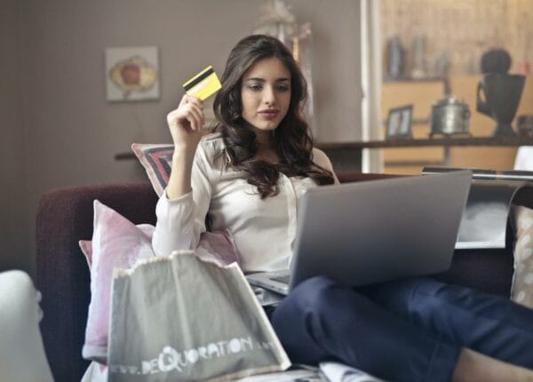 Youn lady couch laptop c card eCommerce Starter